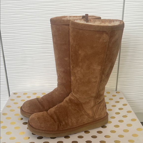 UGG Tan Winter Boots - Picture 4 of 9